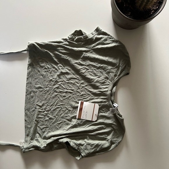 Normal material shirt, green and never used - Picture 3 of 3